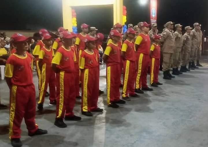 Comando do 11º BPM prestigia solenidade de formatura do programa educacional Bombeiro Mirim, em Parintins