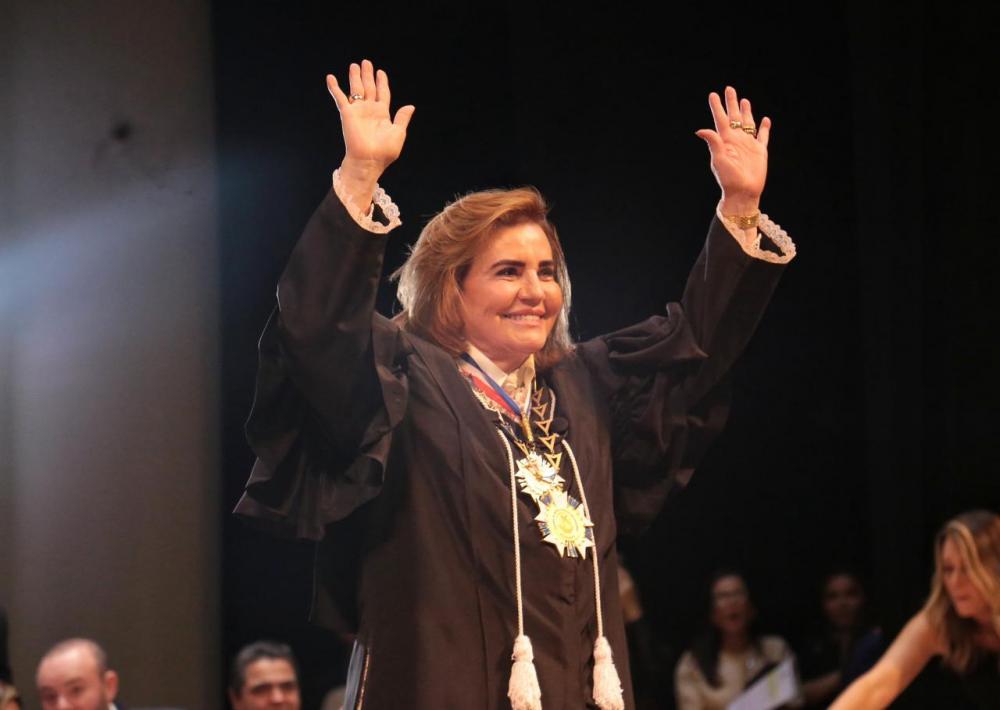 Controle pedagógico e reconhecimento marcam posse de Yara Lins dos Santos na Presidência do TCE-AM