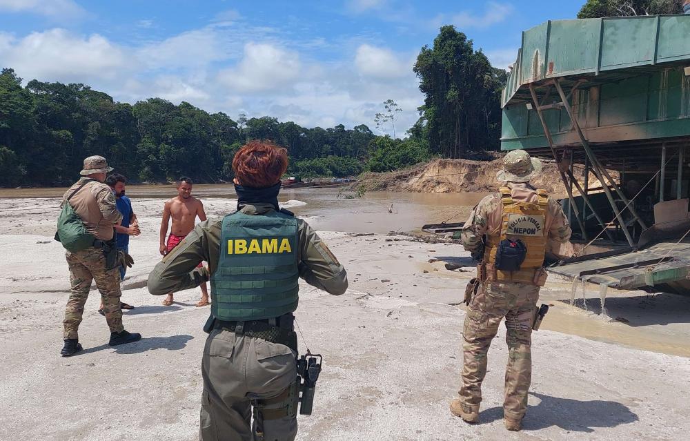 Em parceria com Polícia Federal, Ibama deflagra operação de combate ao garimpo na fronteira entre Brasil e Colômbia