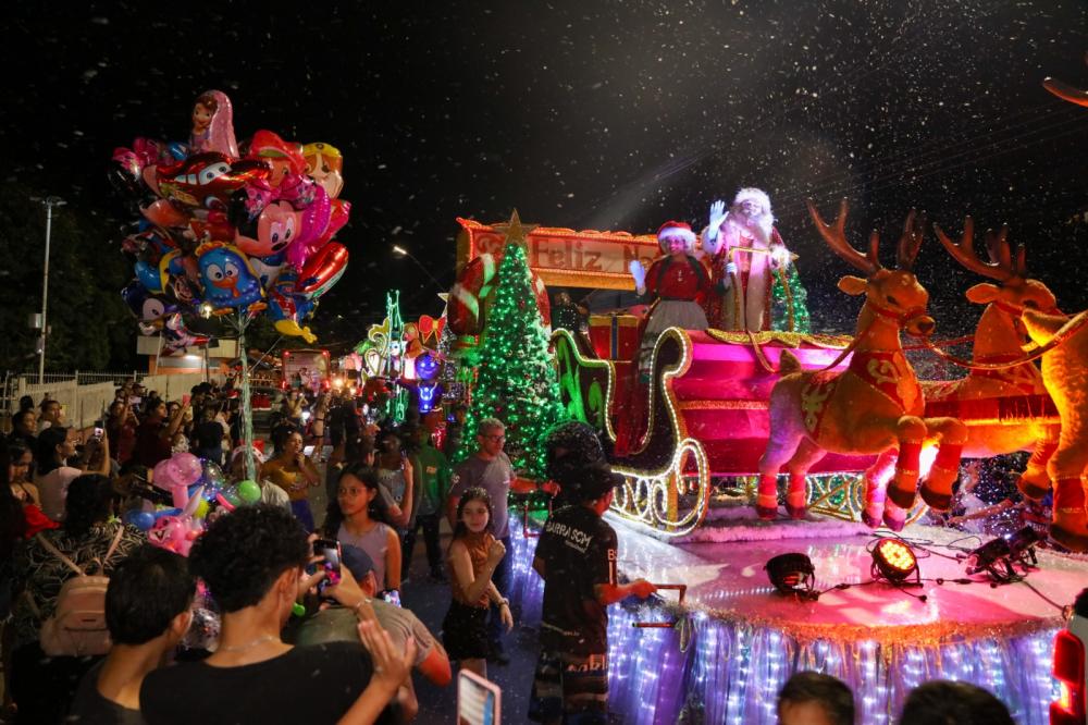 Parada natalina leva o encanto do ‘Natal das Águas’ a seis bairros da zona Leste