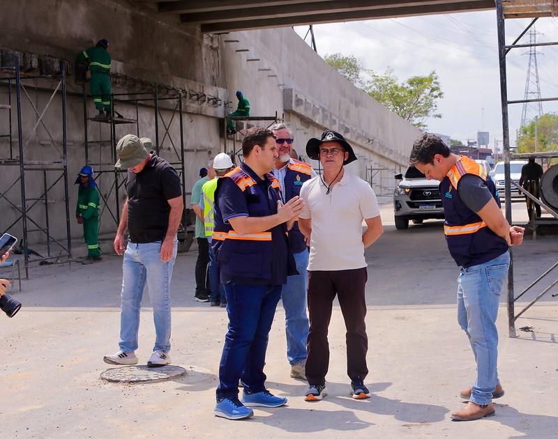 Prefeito David Almeida vistoria obras em fase final de complexo viário e creche municipal 