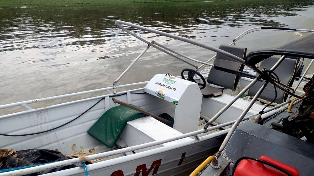 Lancha do Idam Barreirinha bate em tronco de árvore e capota no Paraná do Ramos