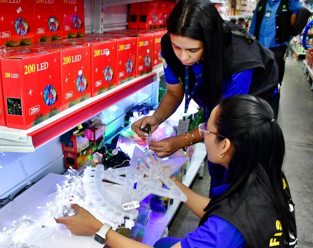 Operação ‘Boas Festas’: Ipem-AM retira de circulação produtos natalinos irregulares