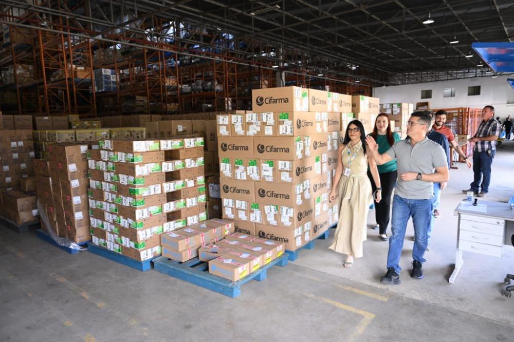 Prefeito David Almeida anuncia reposição de produtos do programa ‘Leite do Meu Filho’