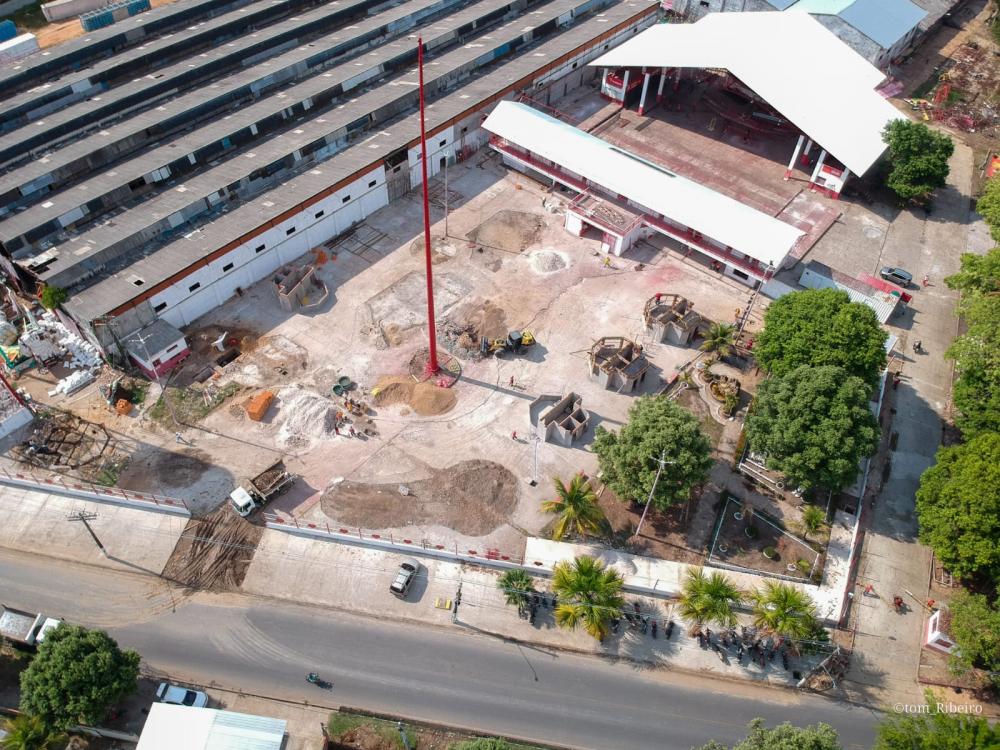 Hasteamento do pavilhão Vermelho e Branco inicia programação de fim de ano do Boi Garantido