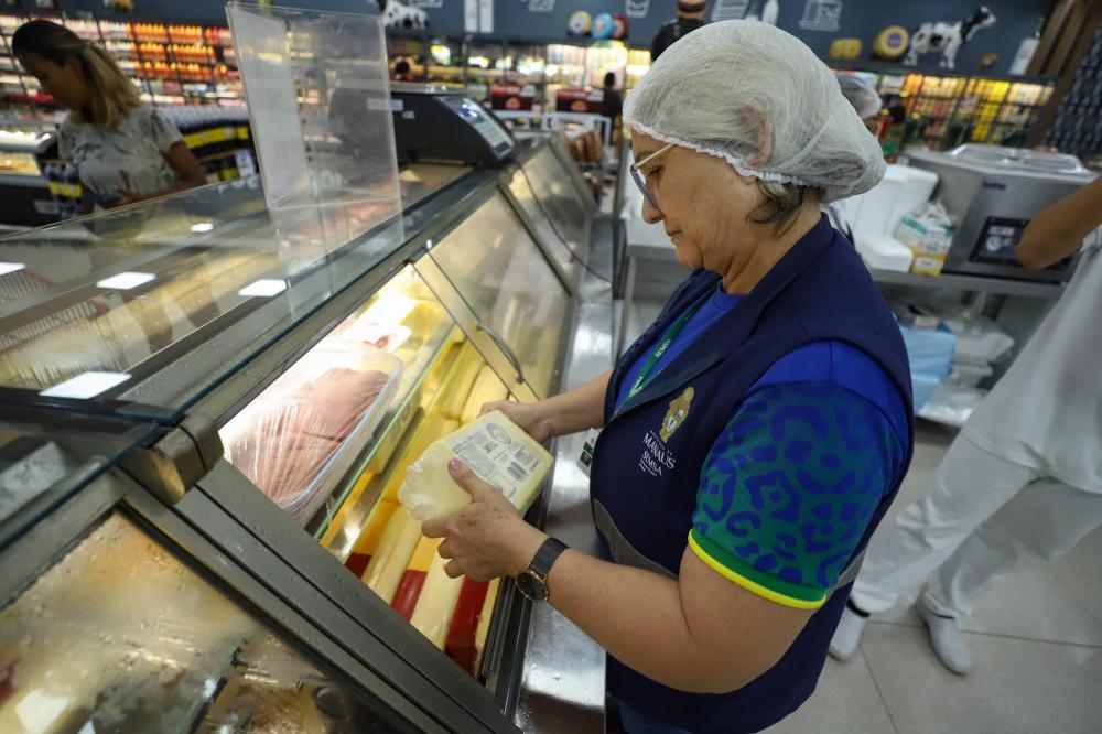 Operação ‘Natal com Saúde’ termina com 4,5 mil toneladas de alimentos apreendidos em supermercados de Manaus