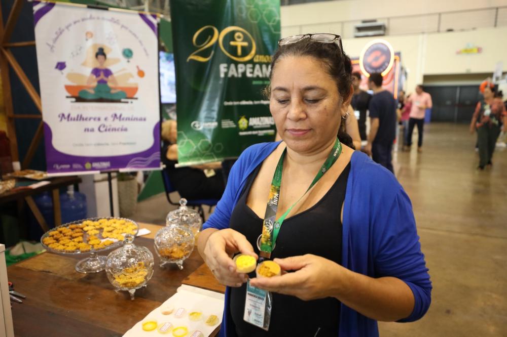 Resíduos de frutos amazônicos ricos em vitamina A servem de compostos para produção de corante natural