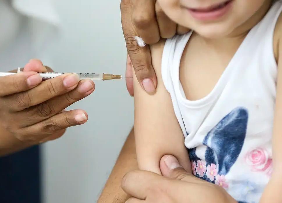 Brasil alcança 95% da meta de imunização de crianças até um ano em 2023