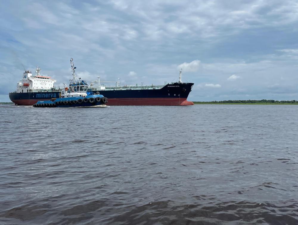 Navio Minerva Rita volta a Manaus após 23 dias fundeado no leito do rio Amazonas
