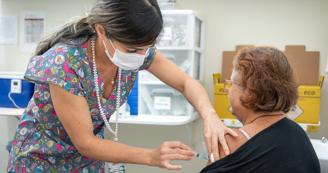 Nova estratégia de vacinação contra Covid-19 começa a valer em 1º de janeiro
