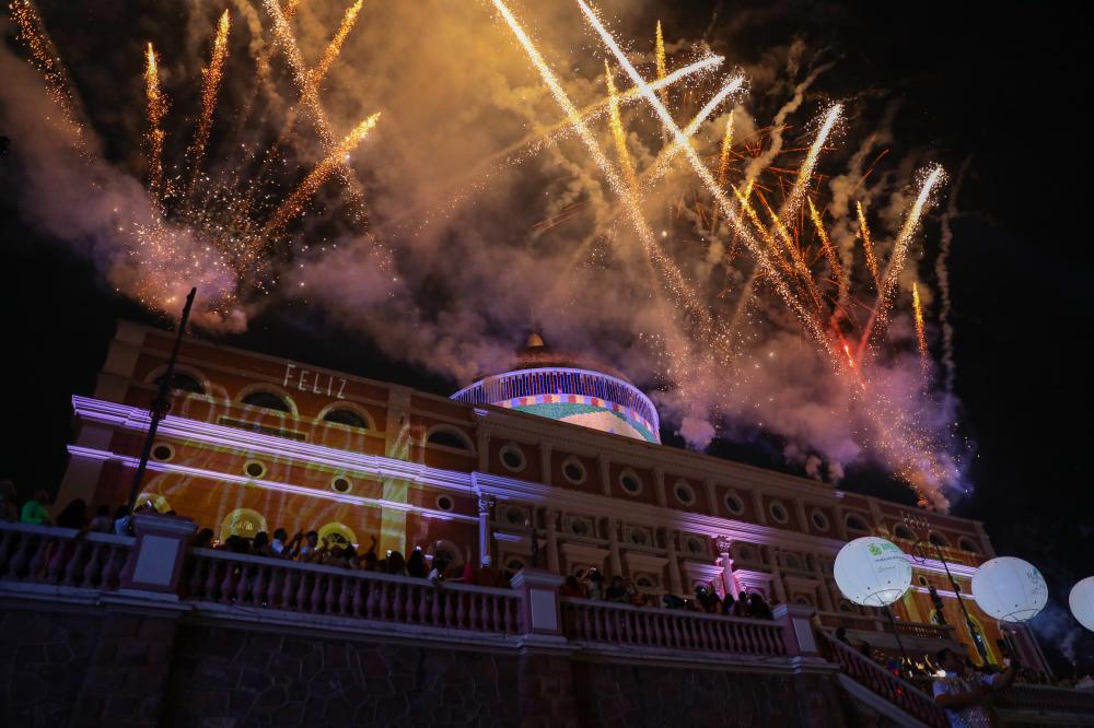 Réveillon do Largo dá boas vindas a 2024 em noite histórica com 28 mil pessoas