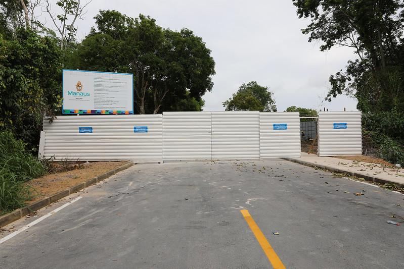 Prefeitura de Manaus inicia instalação de tapumes e limita acesso a talude no futuro parque Encontro das Águas 