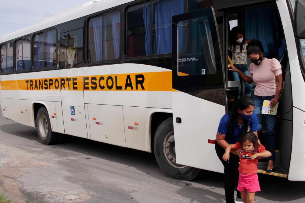 Em Manaus, prefeitura orienta sobre cuidados na contratação de transporte escolar