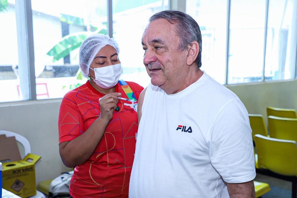 Em Manaus, prefeitura oferta Coronavac para aplicação em esquema primário de vacinação contra Covid-19