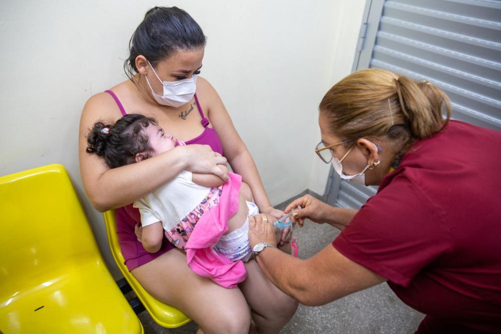 Prefeitura de Manaus amplia acesso à vacina Pfizer Baby em 126 salas de imunização 
