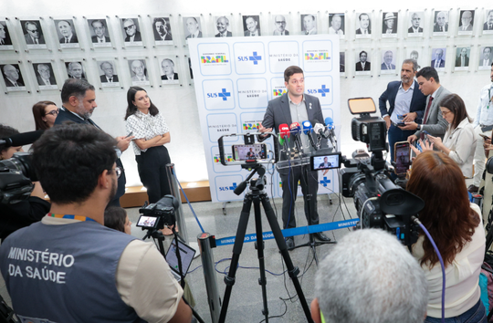 Ministério da Saúde vai definir estratégia de vacinação contra a dengue com estados e municípios