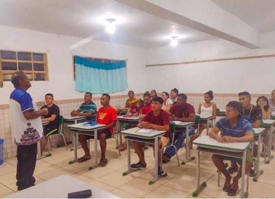 Prefeitura de Parintins inicia cursos de inglês na região da Valéria para impulsionar turismo