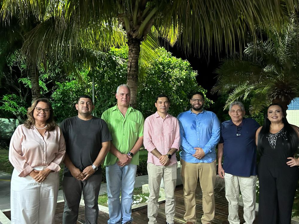 Almirante do 9° Distrito Naval participa de confraternização com Amigos da Marinha e autoridades de Parintins