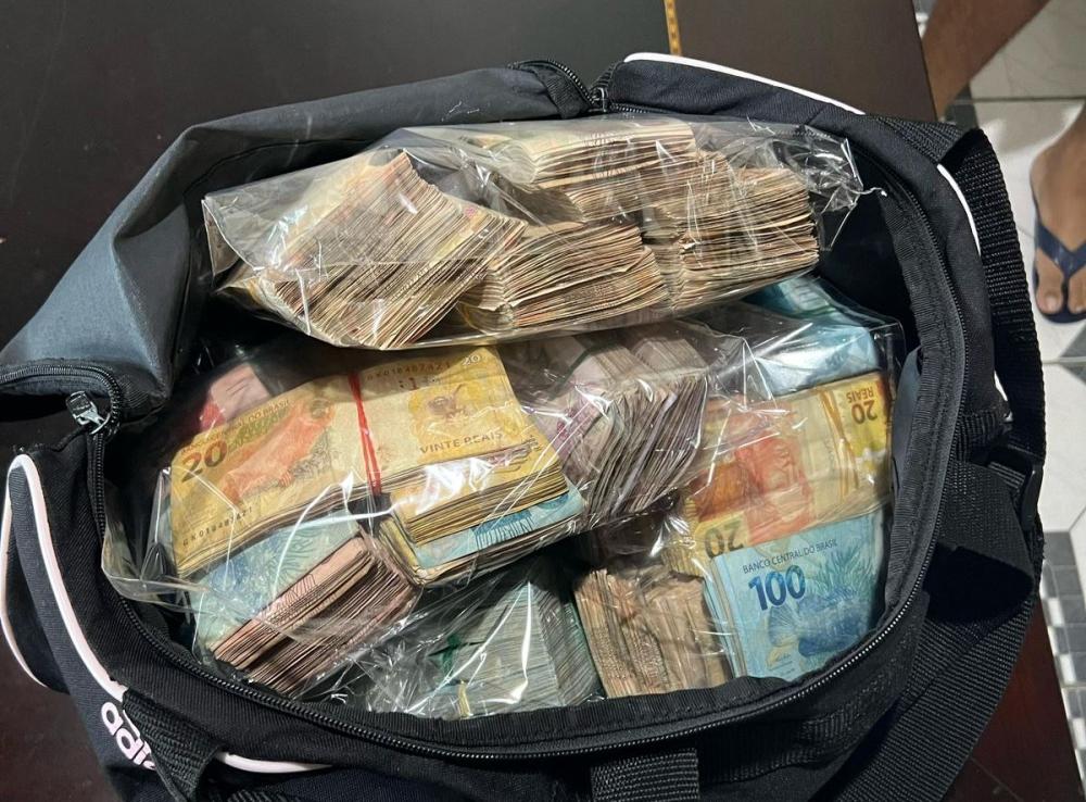 Altas quantias em dinheiro e veículos ligados ao tráfico de drogas e lavagem de dinheiro são apreendidos pela PC-AM
