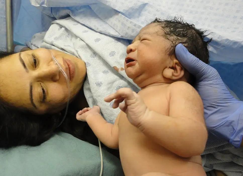 Conselho Federal de Enfermagem define normas para parto domiciliar