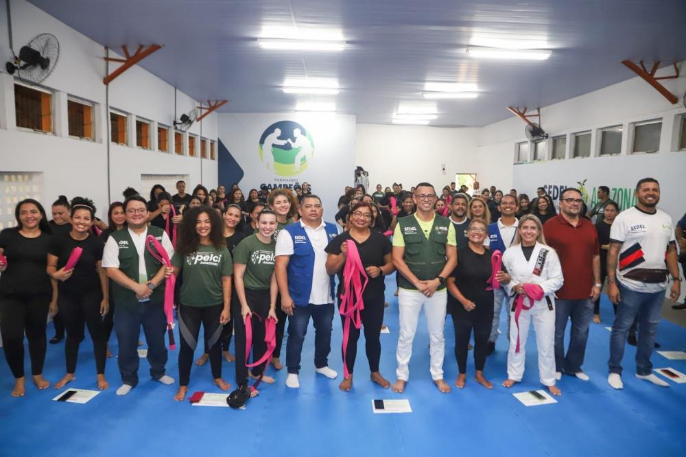 Governo do Amazonas capacita mulheres em autodefesa e promove o combate ao sedentarismo