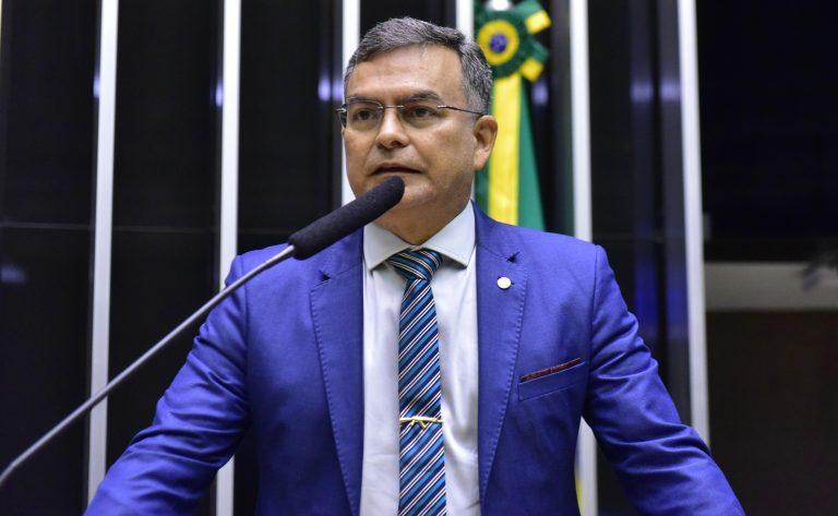 Projeto impede exigência de garantia para suspender cobrança de dívida de pequeno contribuinte