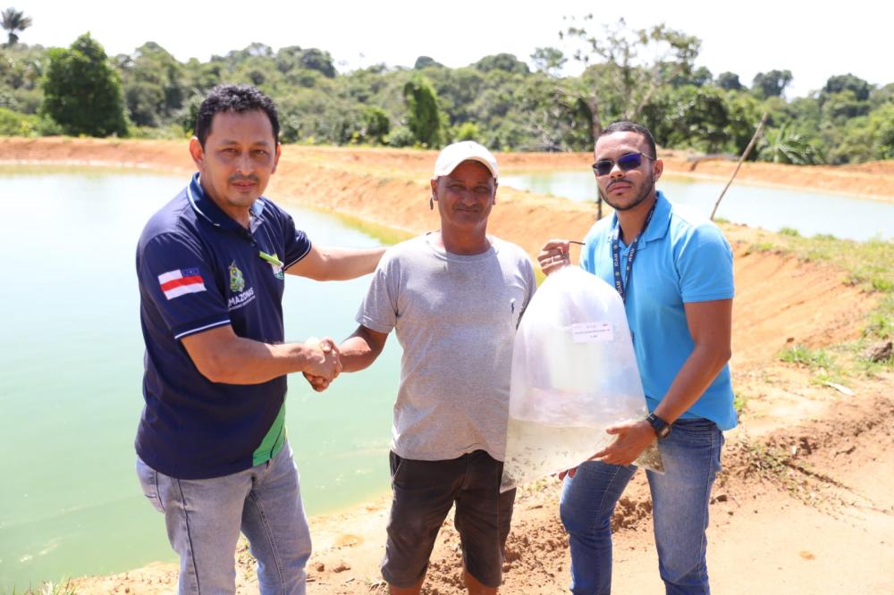Governo do Amazonas incentiva desenvolvimento da atividade da piscicultura em Iranduba