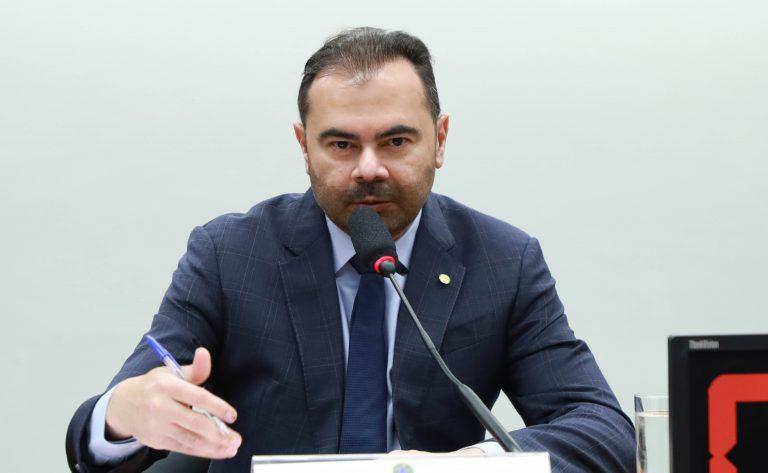 Projeto reduz carga horária de trabalho para professor da rede pública em pós-graduação