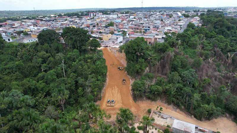Obra da prefeitura é executada de forma emergencial em erosão no Nova Cidade