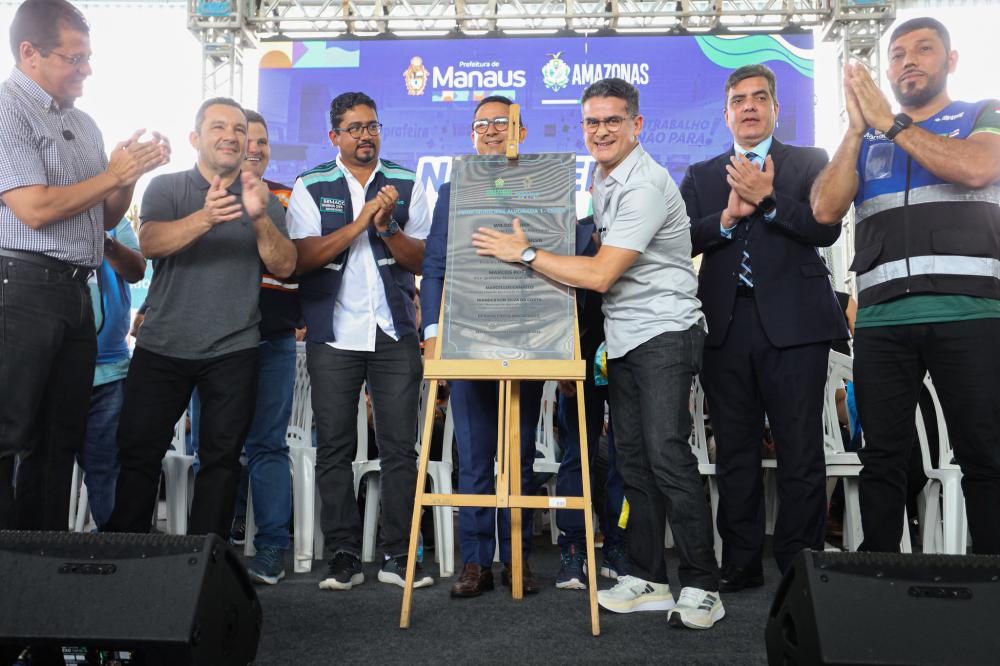 Prefeito David Almeida entrega feira coberta do Alvorada 1 modernizada, segura e humanizada