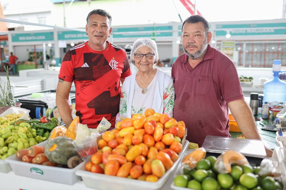 Governo do Amazonas e Prefeitura de Manaus entregam feira do Alvorada I revitalizada