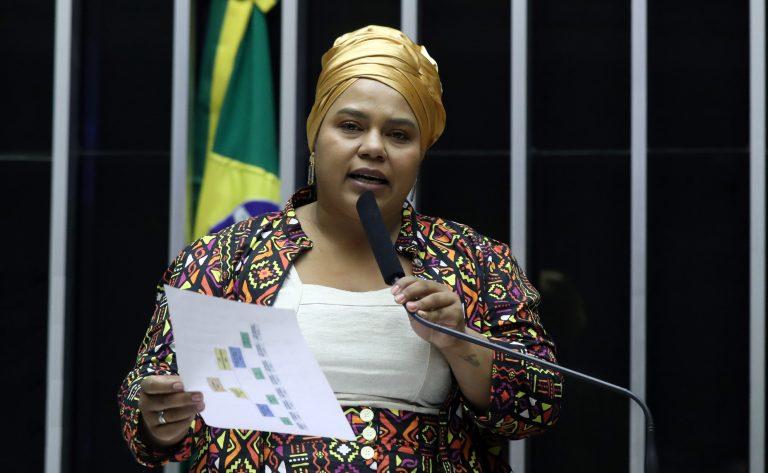 Projeto suspende carência de planos de saúde para internação de infectados pela dengue