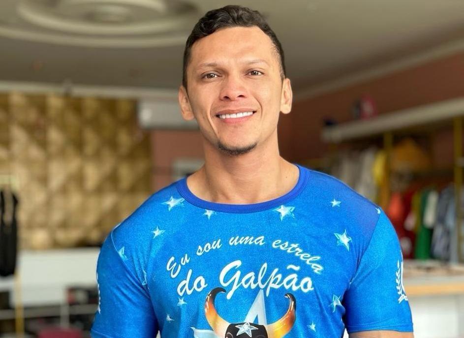 Presidente do Caprichoso, Rossy Amoedo, anuncia contratação do artista Eddi Dude ao quadro de alegoristas