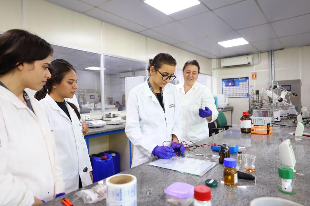 Mulheres na ciência: investimentos do Governo do Amazonas contribuem para redução da desigualdade de gênero na área