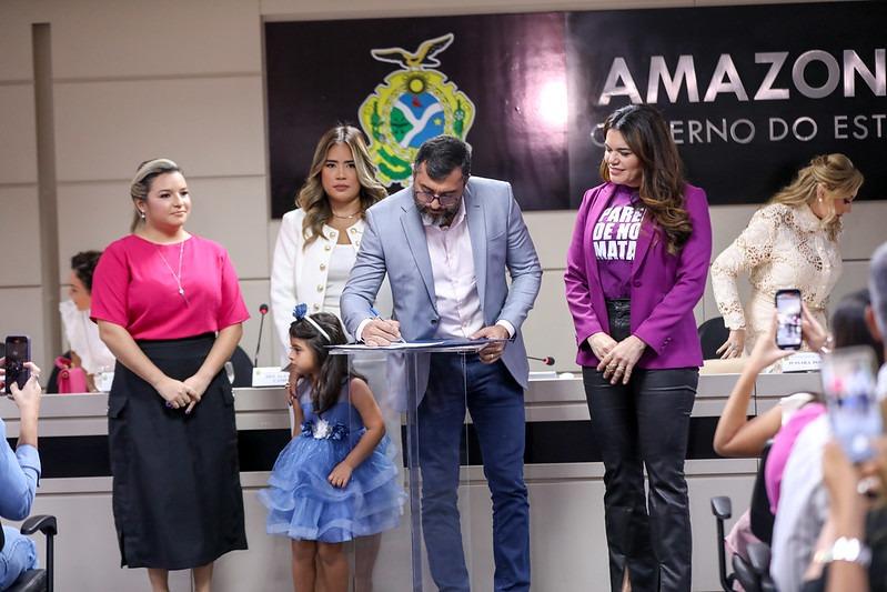 8 de março: Wilson Lima assina ordem de serviço para início das obras da Casa da Mulher Brasileira