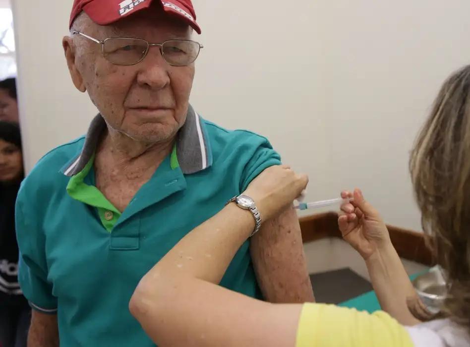 Casos de síndrome respiratória aguda grave avançam em todas as regiões do Brasil