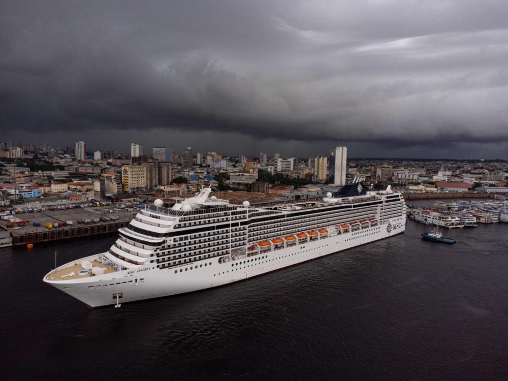 MSC Poesia chega em Manaus com 3 mil turistas
