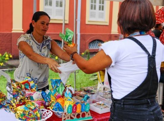 Artesãs da Prefeitura de Manaus participam de oficina de pintura corporal