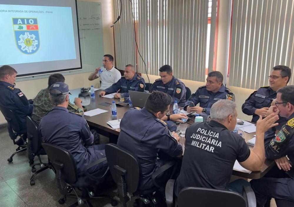 Comandos da PMAM realizam reunião para planejamento de segurança do 57º Festival de Parintins