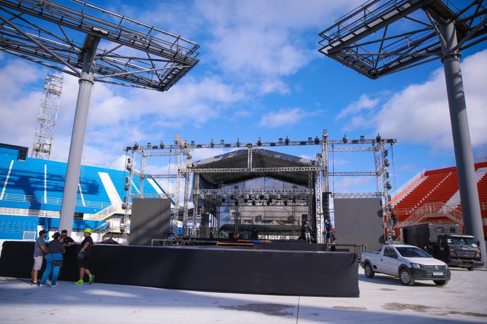 Visita técnica no Bumbódromo alinha os detalhes da festa de lançamento do 57º Festival de Parintins