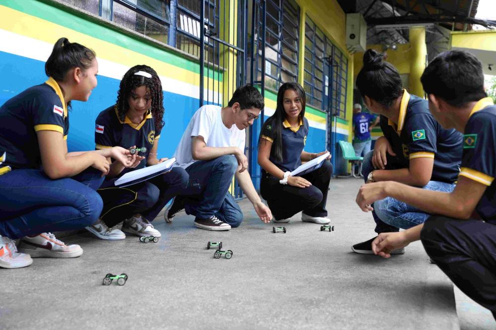 Alunos da rede estadual desenvolvem protótipos de minicarros movidos a energia solar