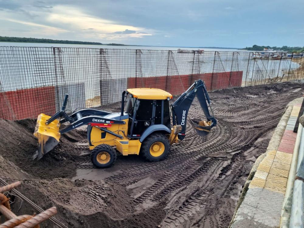 Governo do Amazonas avança com obra de recuperação de erosão na orla de São Sebastião do Uatumã