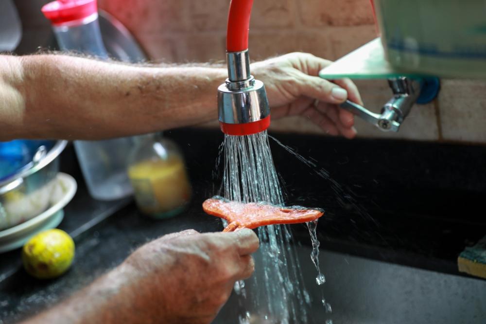 No Dia Mundial da Água, Wilson Lima assina licitação das obras do sistema de água de Parintins