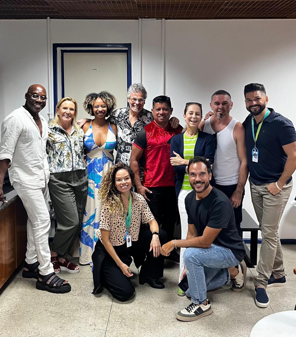 Coreógrafo do Garantido ensina passos de boi-bumbá para famosos no Programa Domingão com Huck, da Rede Globo