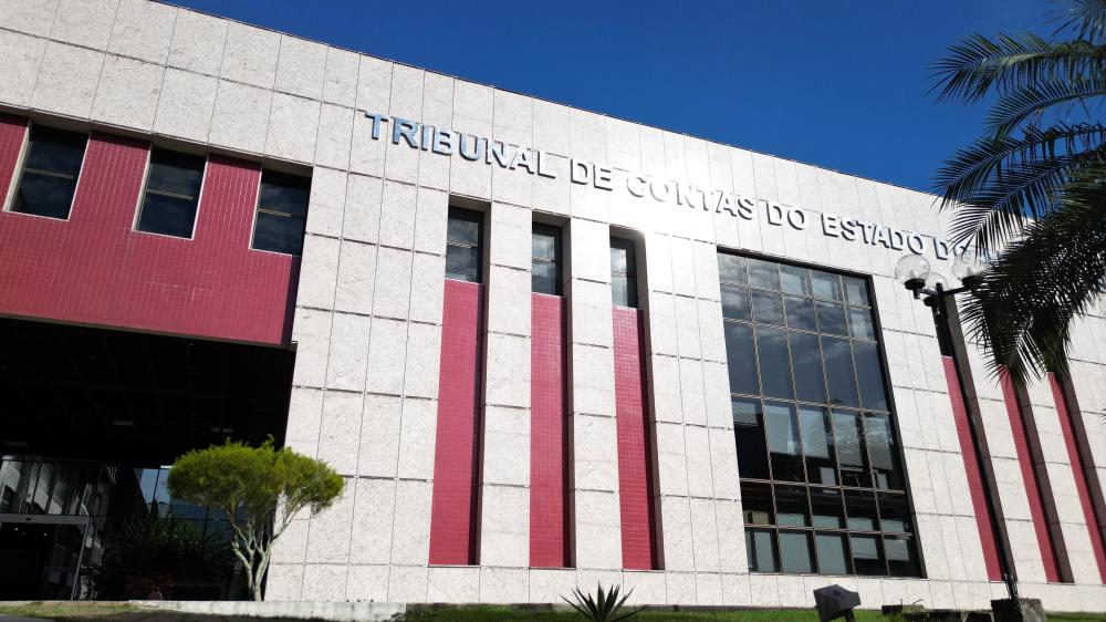 Conselheiro do TCE-AM suspende cinco editais de concurso público da Prefeitura de Manacapuru por irregularidades