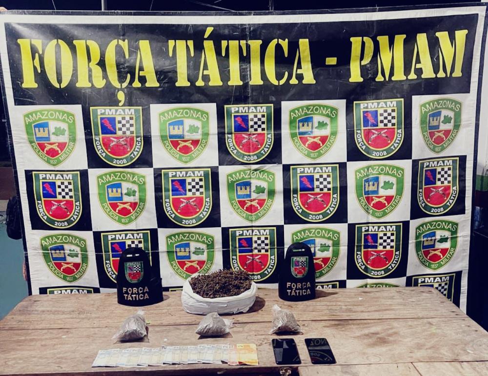 Polícia Militar prende três pessoas por tráfico de drogas e apreende entorpecentes, armas e munições, em Maués