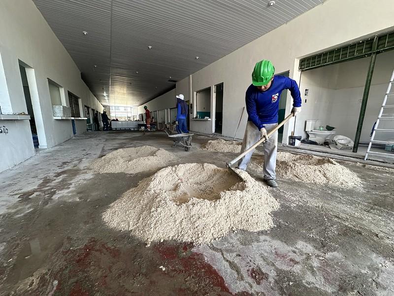 Prefeitura trabalha na finalização da revitalização da feira dos Barés, no bairro São Jorge