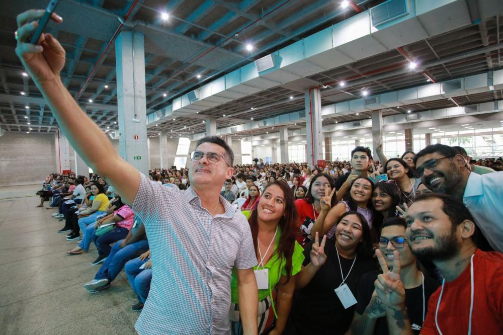 David Almeida amplia vantagem com 29,1% das intenções de voto e Amom Mandel despenca em nova pesquisa eleitoral