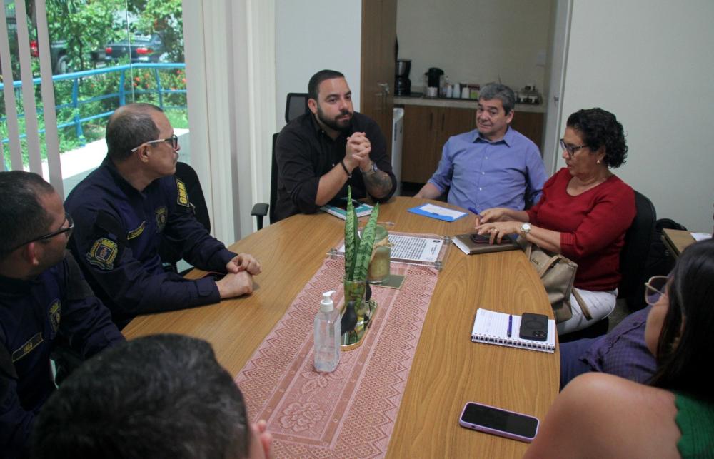 Guarda Municipal alinha ações de segurança nas escolas municipais em reunião com a Semed