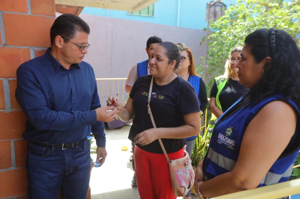 UGPE entrega apartamento recuperado após incêndio, no Residencial Manaus